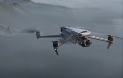大疆（DJI） Mavic3 無人機 暢飛帶屏套裝含一年保險起飛重量895 克軸距380.1 mm最大起飛海拔高度6000 米最長飛行時間（無風環境）46 分鐘 Mavic3